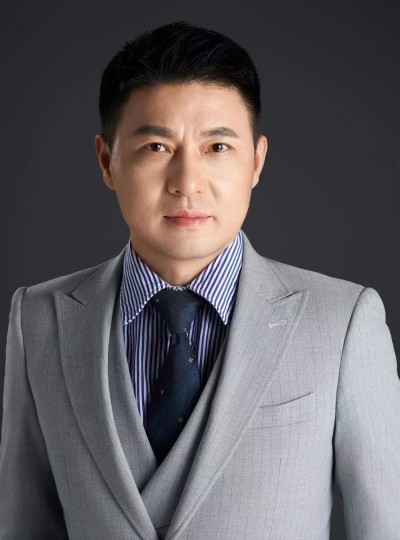 李偉